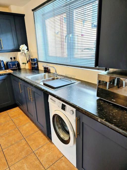 שפילד Home From Home 3 Bed,2 Bath House With Garden&Parking Near Centre&Tram Stop מראה חיצוני תמונה
