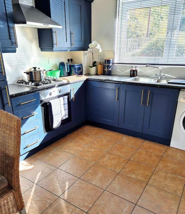 שפילד Home From Home 3 Bed,2 Bath House With Garden&Parking Near Centre&Tram Stop מראה חיצוני תמונה
